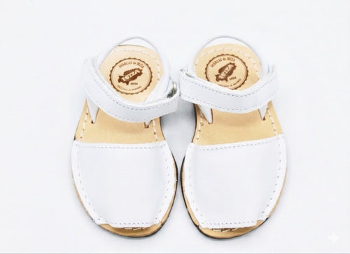 Avarca infantil napa blanca vista frontal